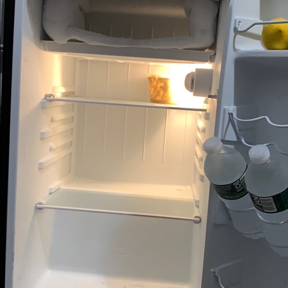 Mini fridge - Picture 3 of 4